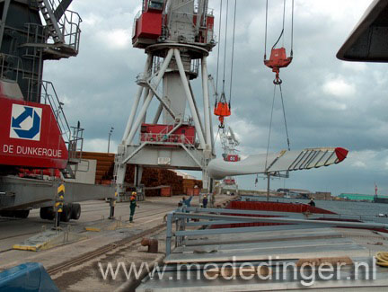 Transport van vijf windmolenwieken